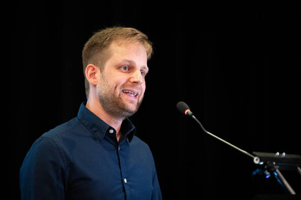 Herunterladen: 120725-alex.jpg Dateivorschau: 120725-alex.jpg