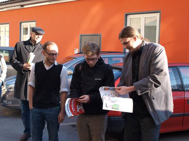 Angeregte Diskussion im Vorfeld der Parteikonferenz