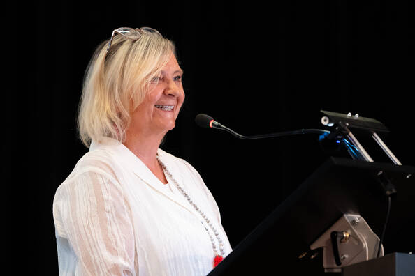 Herunterladen: 120725-claudia.jpg Dateivorschau: 120725-claudia.jpg