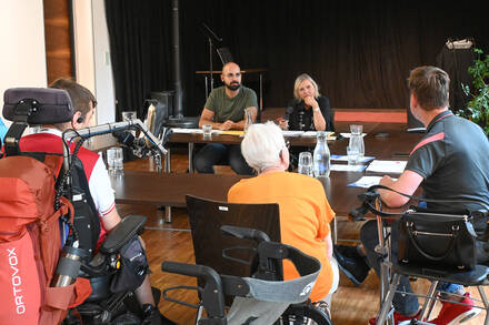 270625-runder-tisch.jpg