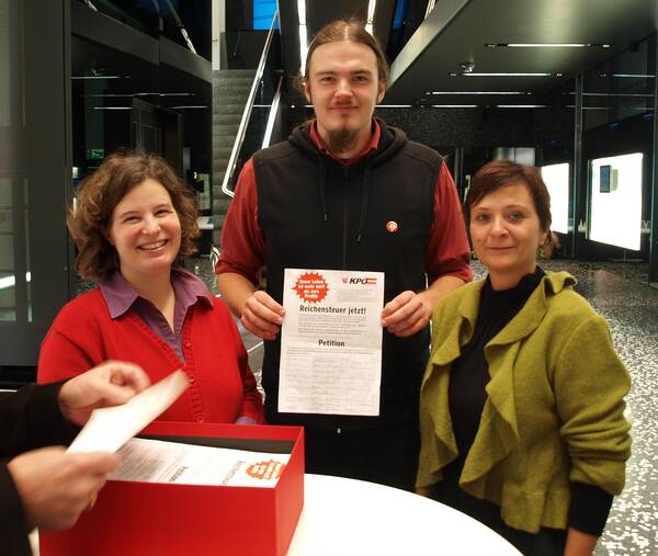 Jakob Matscheko (Mitte) war Mitglied der steirischen KPÖ-Delegation.