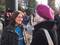 Elke_redet_mit_Frau_Mahnwache_Feb.16.JPG, ID:11605